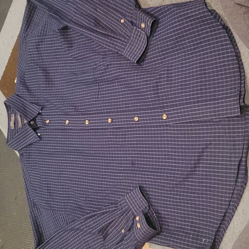Men's XL VanHeusen button down shirt